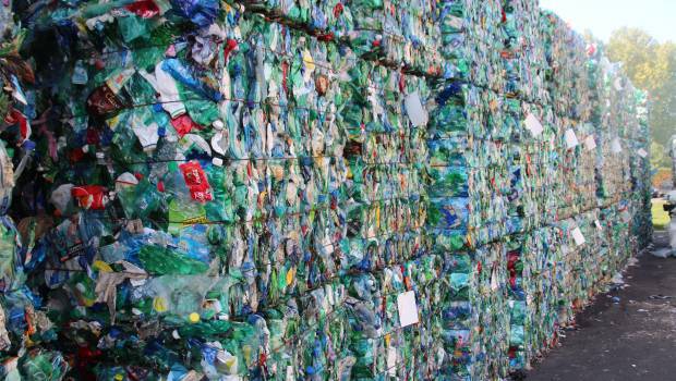 Treize industriels signent un pacte sur les emballages plastiques avec le gouvernement