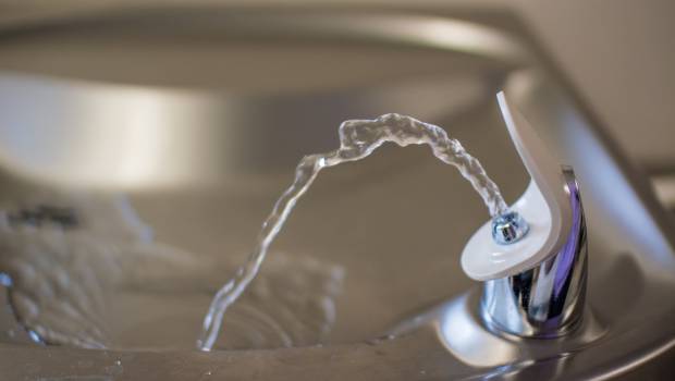 Déchets plastiques : Eau de Paris appelle à la consommation d'eau du robinet