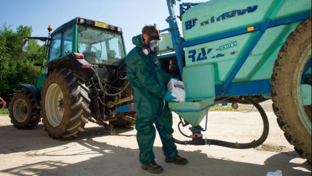 Epandage de pesticides : neuf ONG visent l’annulation par le Conseil d’État des textes de fin 2019