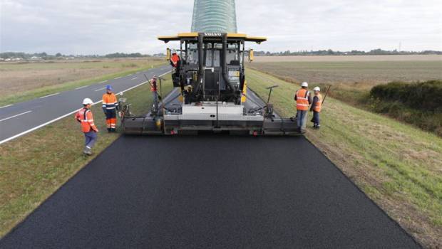 Du plastique recyclé pour remplacer l’asphalte des routes ?