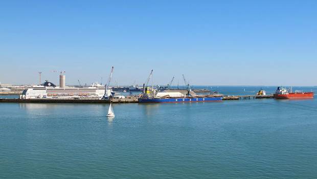 Un houlomoteur « nouvelle génération » mis à l’eau à La Rochelle