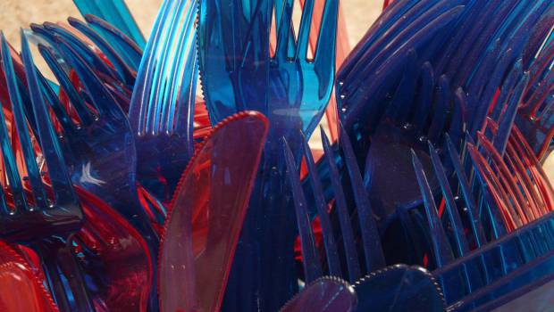 Le Parlement européen vote l’interdiction des produits plastiques à usage unique d’ici 2021