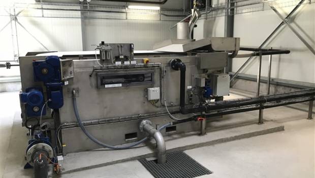 Une table de déshydratation des boues sans polymères