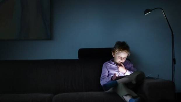 L'Anses alerte sur la toxicité de la lumière bleue des LED sur la rétine