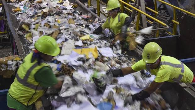 Risques et métiers des déchets : Amorce et Sofaxis renouvellent leur partenariat
