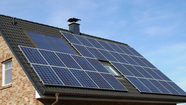 En 2019, les foyers français équipés de panneaux solaires ont économisé plus de 1.300 euros
