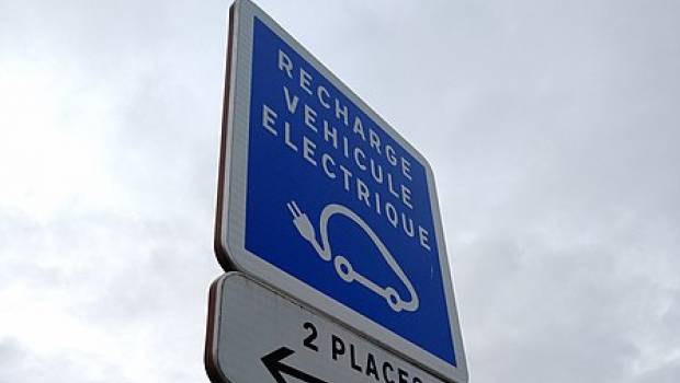 Le Sigeif retient Izivia pour le déploiement des bornes de recharge électriques en Ile-de-France