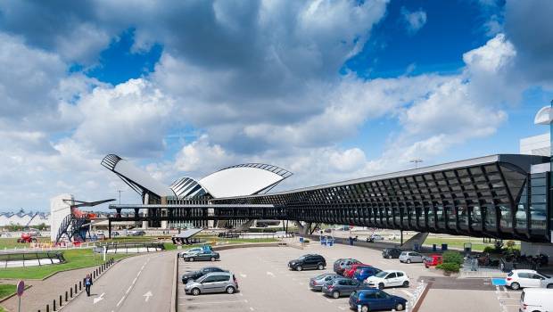 Vinci Airports annonce le premier puits carbone forestier autour de l'aéroport Lyon-Saint Exupéry
