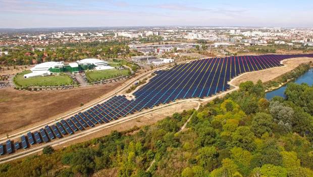 Toulouse inaugure sa plus grande centrale solaire, symbole du « renouveau »