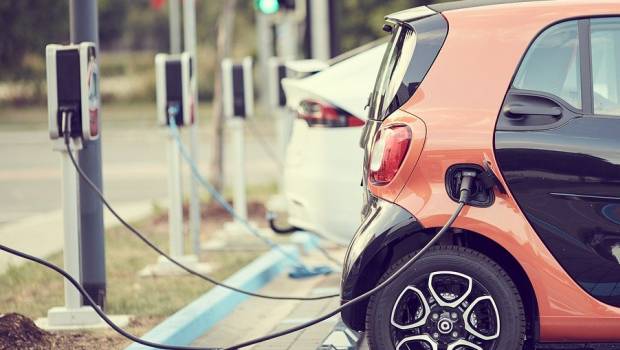 Grand Paris : Métropolis renforce son réseau avec des bornes de recharge ultra-rapides