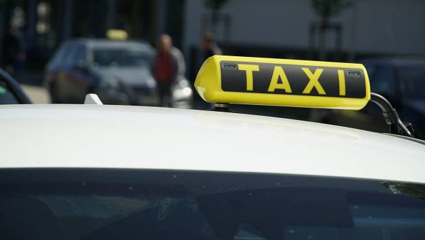 Le gouvernement cible le secteur du transport public particulier de personnes