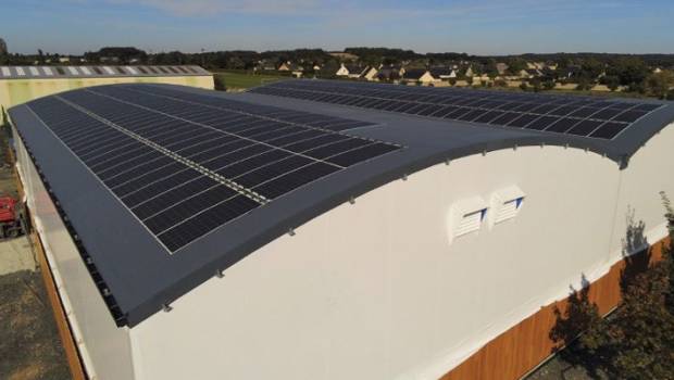 Le spécialiste des panneaux solaires légers Phoenix Group s'implante en Sarthe