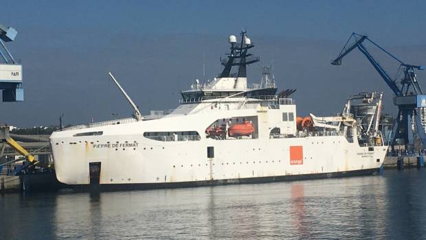Opération spéciale pour la pose d’un câble sous-marin entre l’île de Groix et le continent