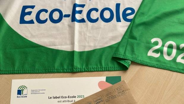 892 établissements scolaires font flotter le drapeau Eco-Ecole en 2022 