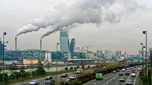 La pollution atmosphérique aggrave le pic de mortalité liée à la Covid-19