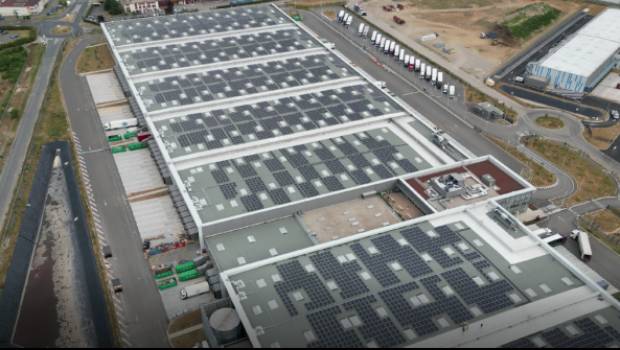 80.000 m² de panneaux solaires en toiture déployés à Corbas 