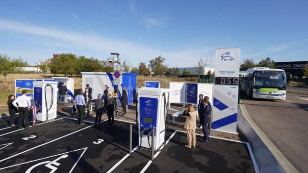 Kallista Energy installe des stations de recharge électrique raccordées à des éoliennes  