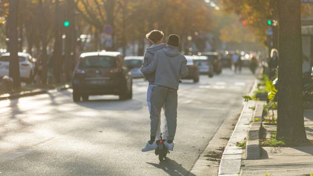 Lime détecte la conduite à deux sur une trottinette électrique