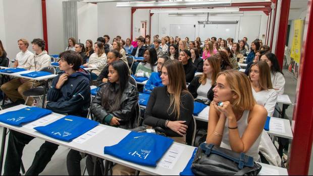 Des étudiants en communication s’affichent pour la transition écologique