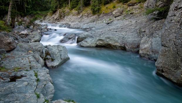 Directive-cadre sur l’eau : deux arrêtés mis à jour  sur la surveillance des eaux de surface et souterraines