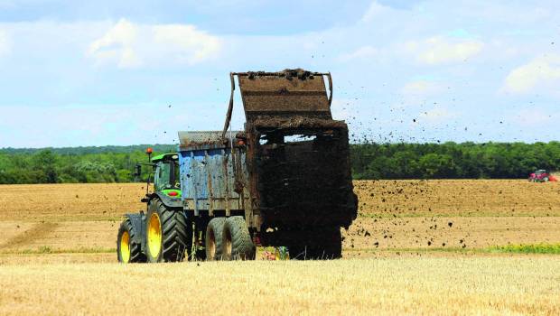 Avis des pros : Covid et épandage des boues, retour sur une étrange contamination juridique