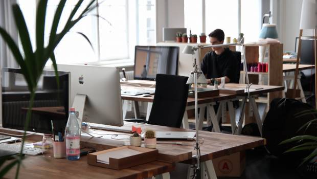 Le mobilier de seconde main pour professionnels a le vent en poupe