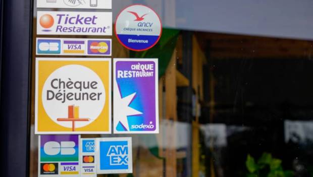 Titres-restaurant et cartes cadeaux : des avantages éco-responsables pour les salariés