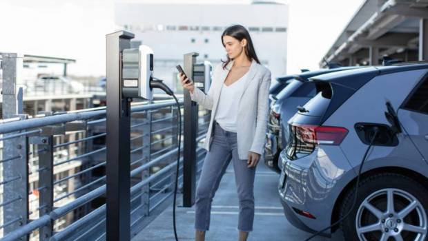 Reev lance sa plateforme de recharge et de gestion de l’énergie simplifiée pour véhicules électriques