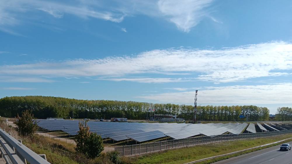 Une centrale solaire voit le jour le long de l’A5