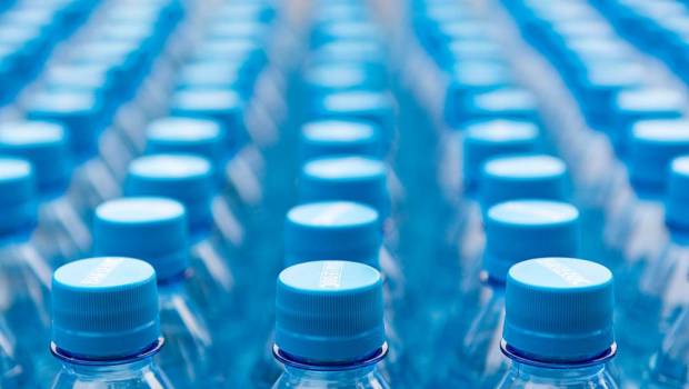 Consigne des bouteilles plastiques : le Gouvernement renonce à l’obligation nationale